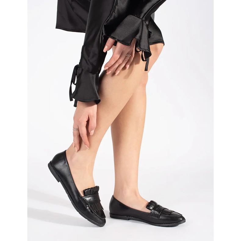 Black Women's moccasins decorated with fringes 2 Black Women's moccasins decorated with fringes 2