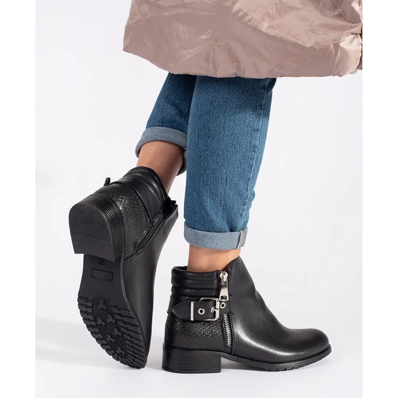 Black women's Chelsea boots with a flat heel 2