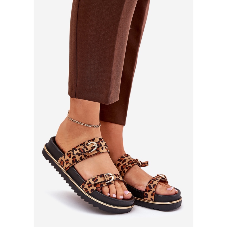 Women's slippers with leopard print on the platform with stripes and clamps brown 1