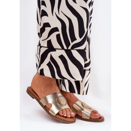 Flat women's flip flops with a decorative golden detail 1