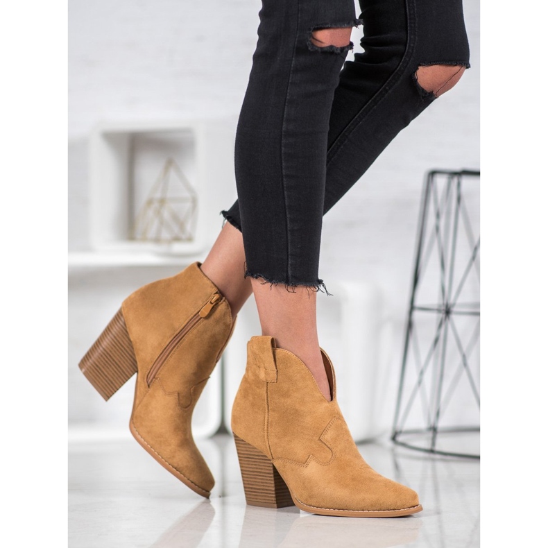 Suede Cowboy Boots On The Pillar beige 2