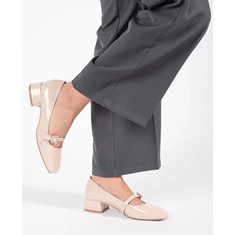 Beige patent heel pumps with a buckle 1