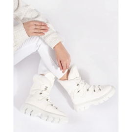 Seastar Women's white lace-up snow boots with fur on the platform 2