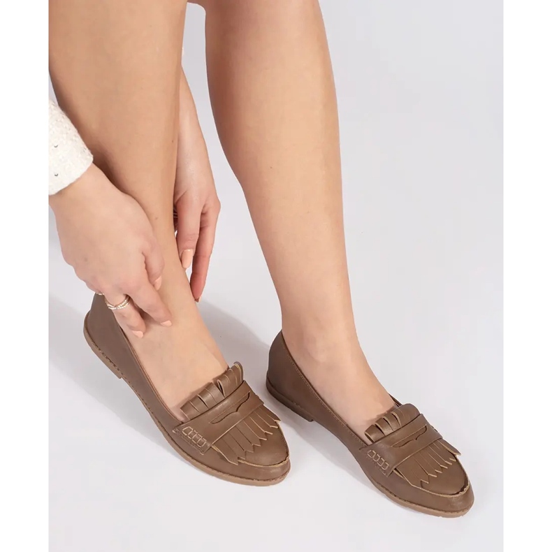 Brown women's moccasins decorated with fringes 1 Brown women's moccasins decorated with fringes 1