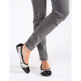 Goodin Ballet flats with a floral pattern and a patent toe black 2
