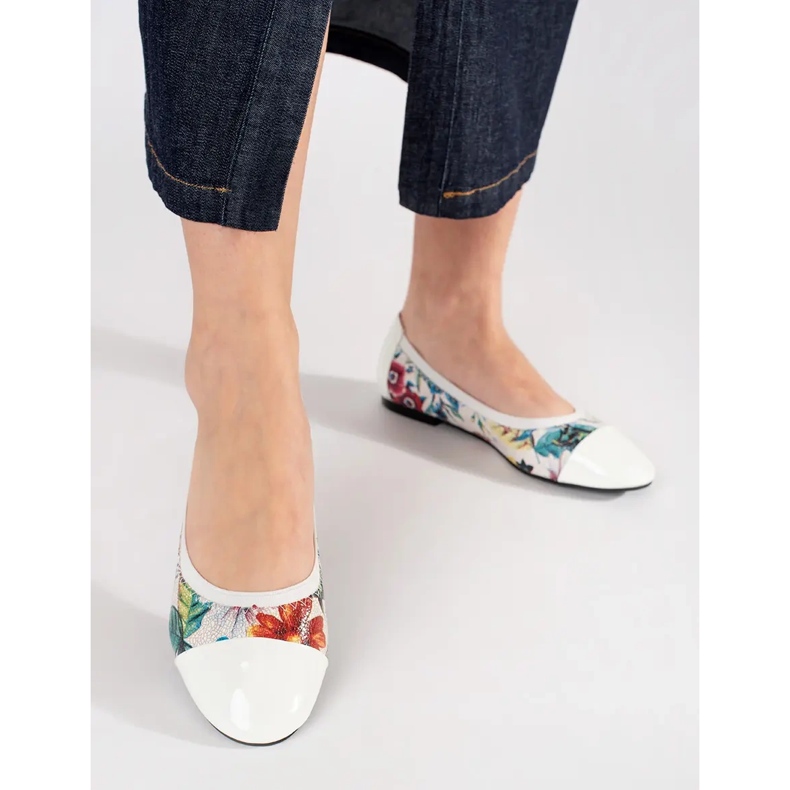 Goodin Floral ballet flats with a patent white toe 2