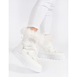 Women's white snow boots with fur on a thick sole 1