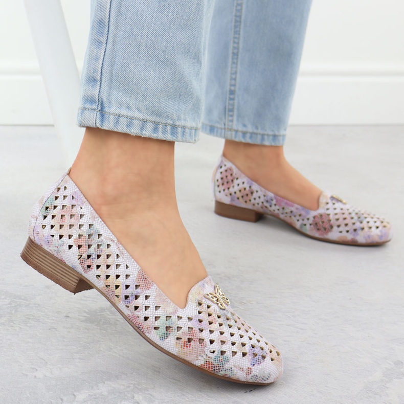 Low-heeled women's shoes with flowers M. Daszyński Sa222-3 multicolored 2