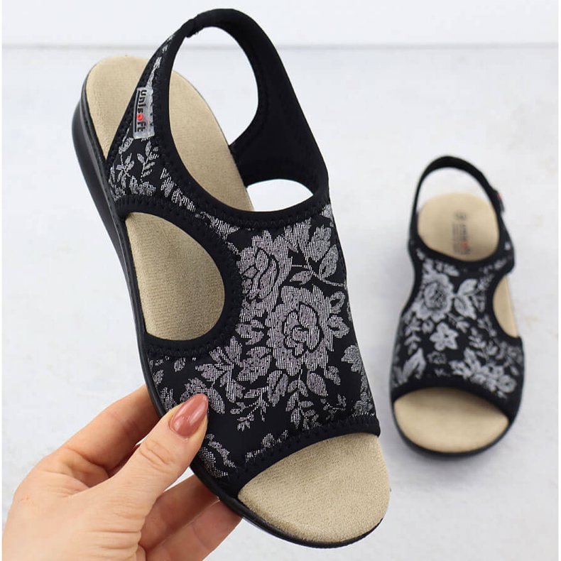 Women's sandals on a rash flexible with flowers black unisoft 7196 1