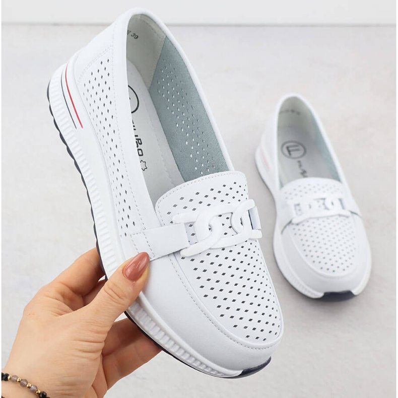 Women's leather shoes on the Białe Filippo Dp4400 openwork platform white 1