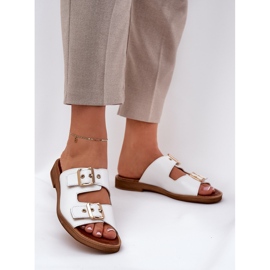 Leather flat flip flops with Zazoo 3020 white buckles 2 Leather flat flip flops with Zazoo 3020 white buckles 2