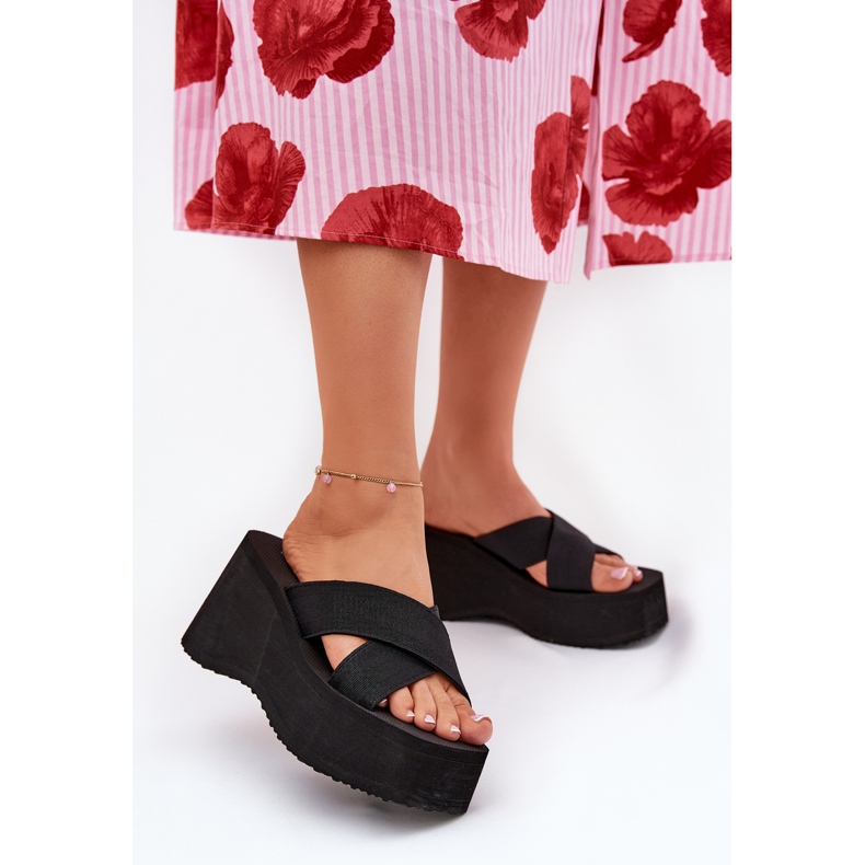 Women's flip flops on wedge and platform black 2