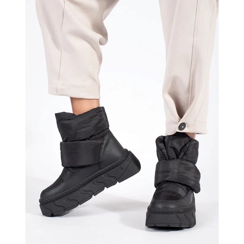 Seastar Black insulated women's snow boots with a thick sole 1