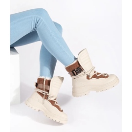 Seastar Beige women's snow boots with fur on a thick sole 2