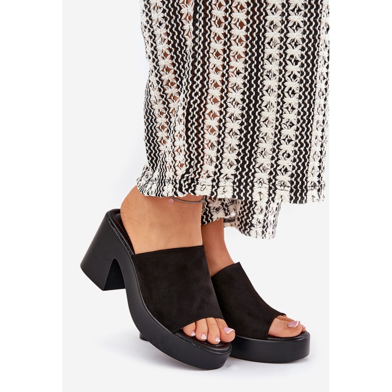 Women's slippers on the post and platform black 1