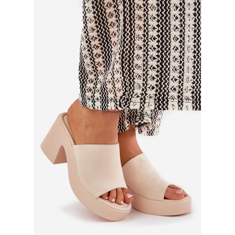 Women's slippers on the post and platform beige 1