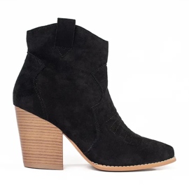 Cowgirls On The Post black 1 Cowgirls On The Post black 1