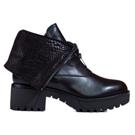 Workers with a fold-over Vinceza upper black 1
