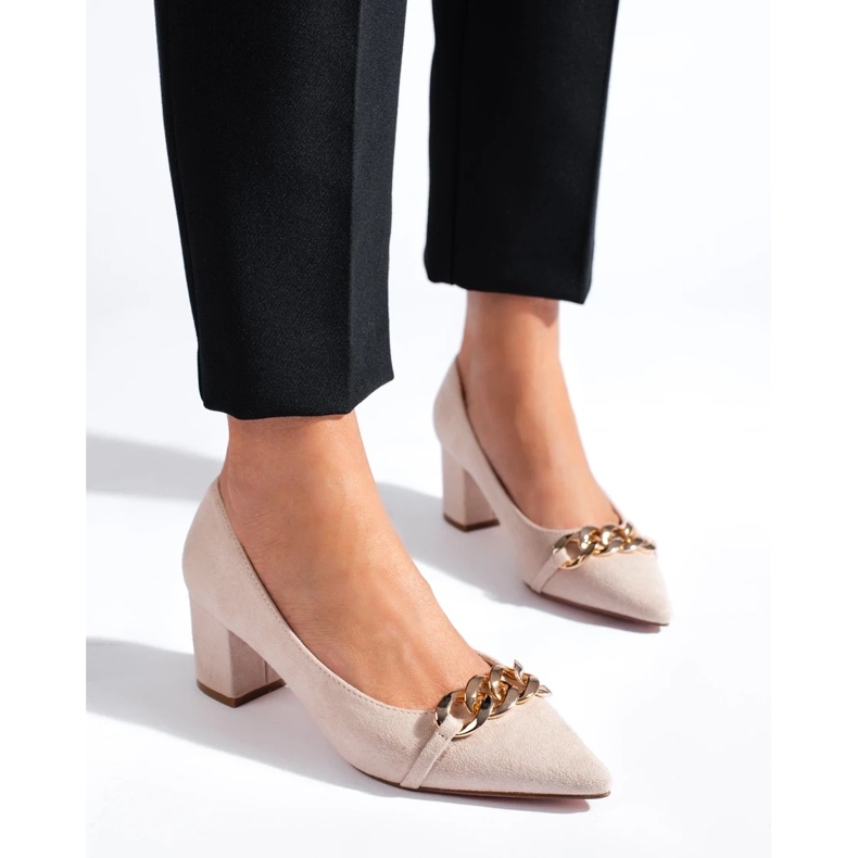 Women's pointed pumps with a chain beige 2