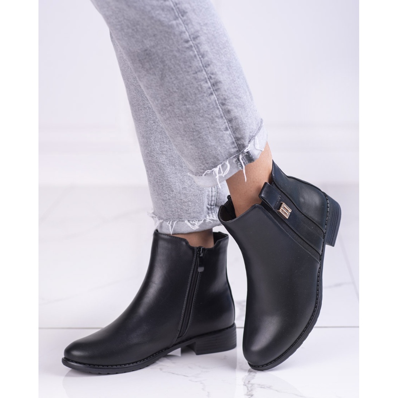 Elegant women's Chelsea boots with a flat heel black 2