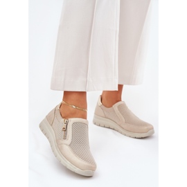 Women's shoes on the platform with golden castle 2