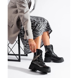 Black boots with chains from Sokolski 1