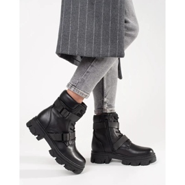 Workers with black buckles 2