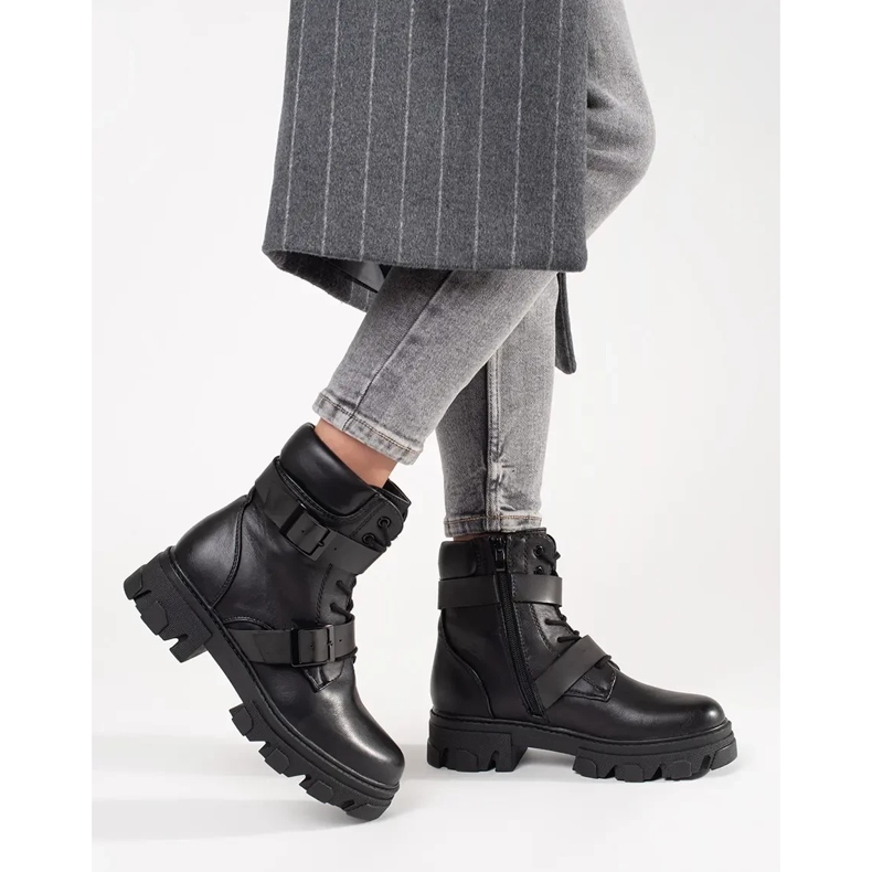 Workers with black buckles 2