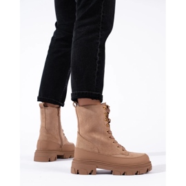 W. Potocki Women's workers on a beige Potocki platform 1