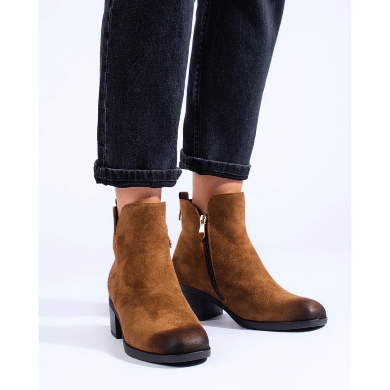 Ladies' brown boots on a low Vinceza post 1