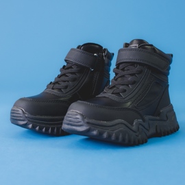 Black insulated boys boots 1