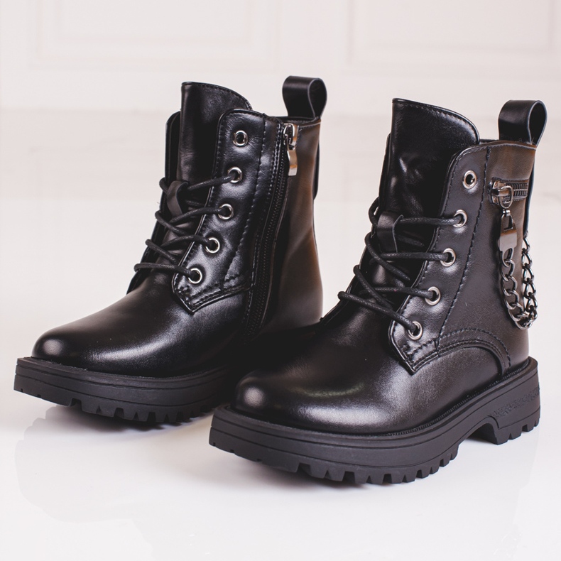 Girls' black boots with a chain 2