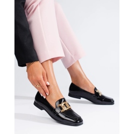 Lacquered black women's shoes with a Shelovet chain 1