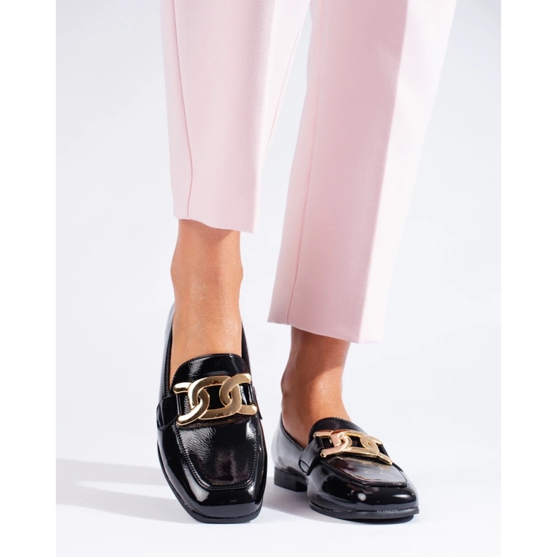 Lacquered black women's shoes with a Shelovet chain 2