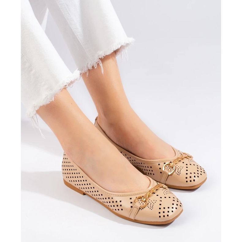 Women's beige openwork ballerinas with a chain Shelovet 2