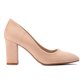Beige women's pumps on the Shelovet block 2