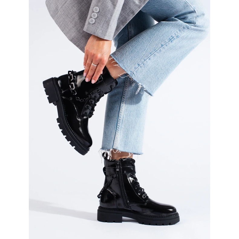 Black lacquered worker boots with Shelovet chain 2
