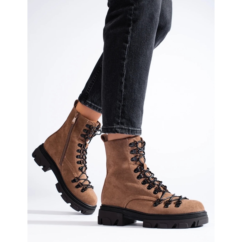 Suede tied brown workers boots from Vinceza beige 2