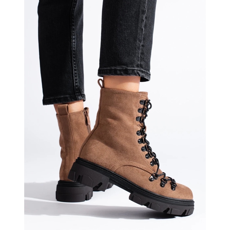 Suede tied brown workers boots from Vinceza beige 1