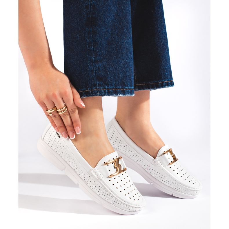 Goodin White women's moccasins with a buckle 2