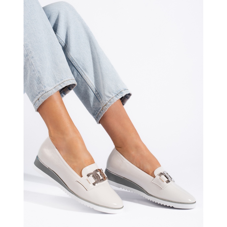 Goodin White women's lords on the platform 2