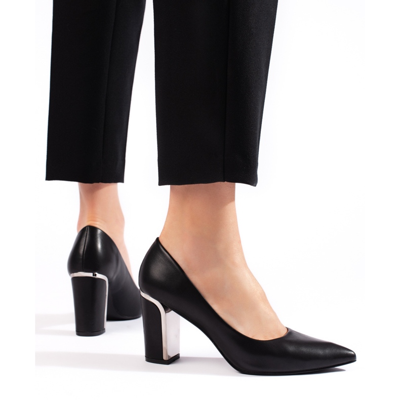 Women's black high-heeled pumps 2