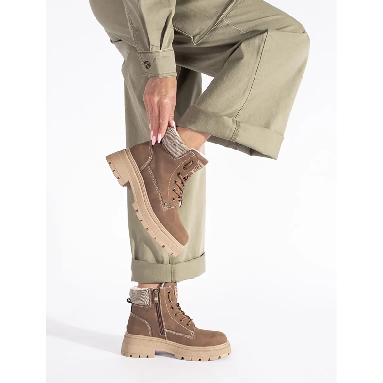 Brown insulated women's hiking boots 1