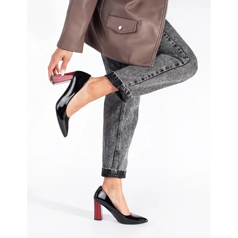 Elegant patent black pumps with a block heel 1