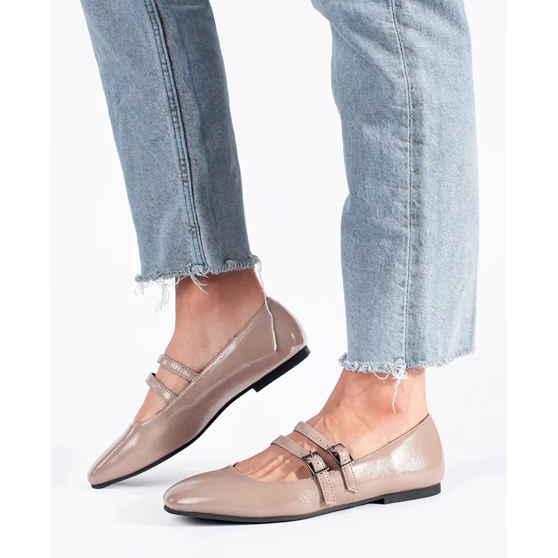 Beige patent leather ballet flats with buckle 1 Beige patent leather ballet flats with buckle 1