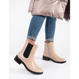 Light beige Chelsea boots with an elastic insert 1