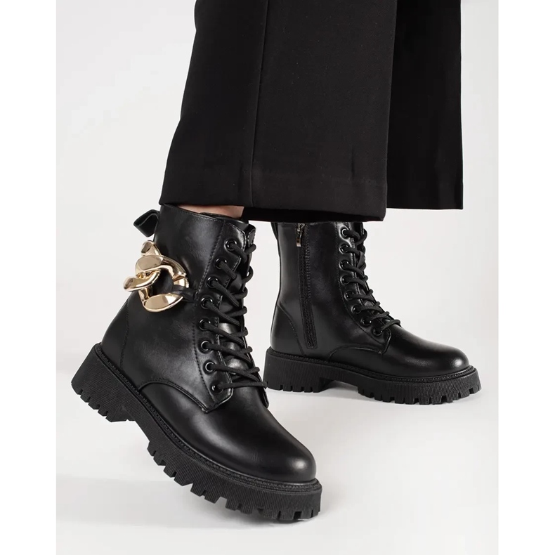 Black workers with a golden chain 1