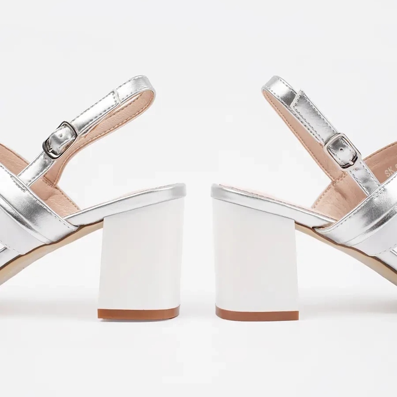 Metallic sandals on the Srebrne Sergio Leone post silver 1