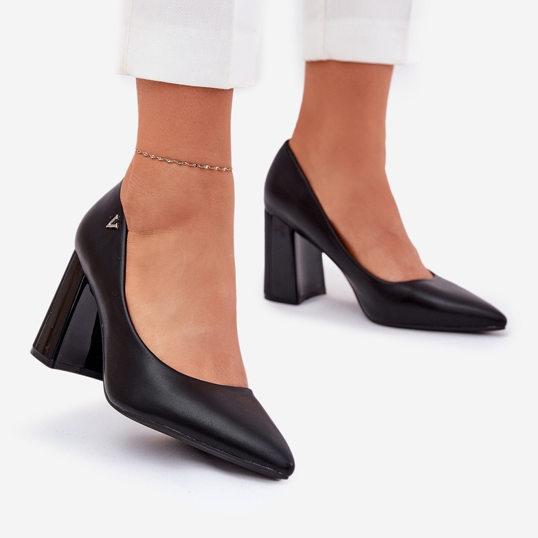 Elegant pumps on the Vinceza 62220 Black Post 1