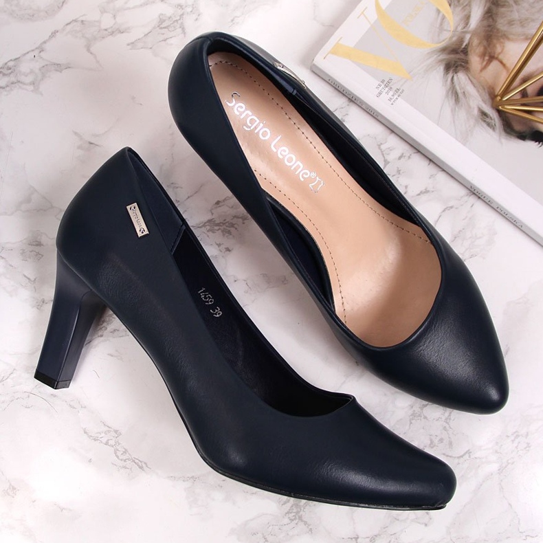 Pumps on the Sergio Leone navy blue post 1